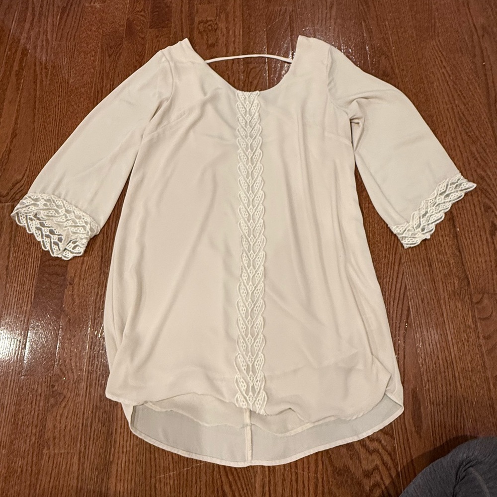 ASTR Elegant Cream Women's dress with Lace Detail